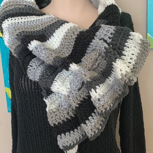Womens crochet scarf - Picture 2 of 8